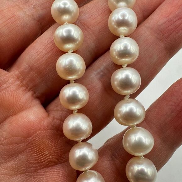 20" 14kt Yellow Gold Clasp and 8mm beautiful pearl necklace! - Picture 4 of 12